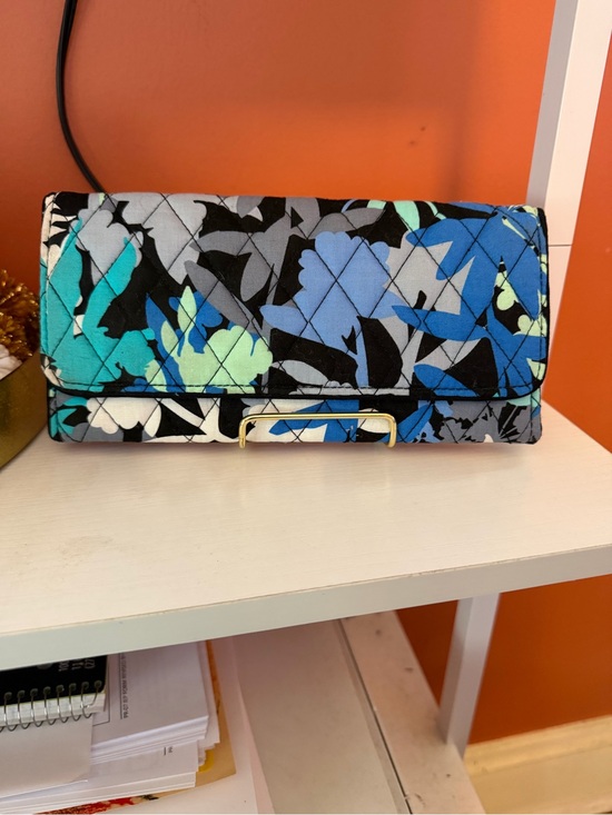 Handbags - VERA BRADLEY Quilted Floral  Tri-fold Wallet(NWT)